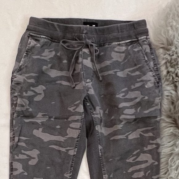 Monrow Soft Drape Camouflage Printed Jogger - Picture 3 of 5